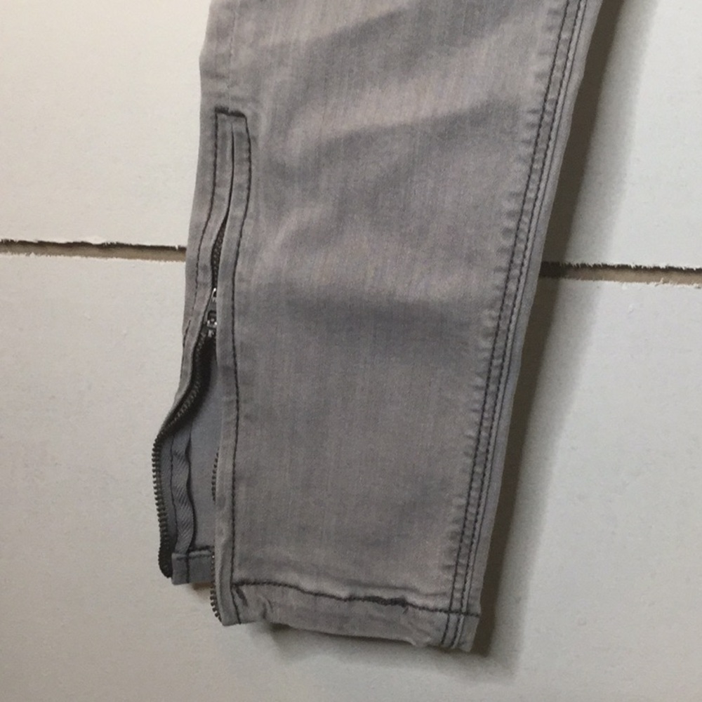 Jeans - Picture 2 of 4